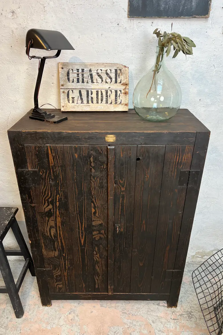 Ancienne armoire Art populaire en sapin – années 1920
