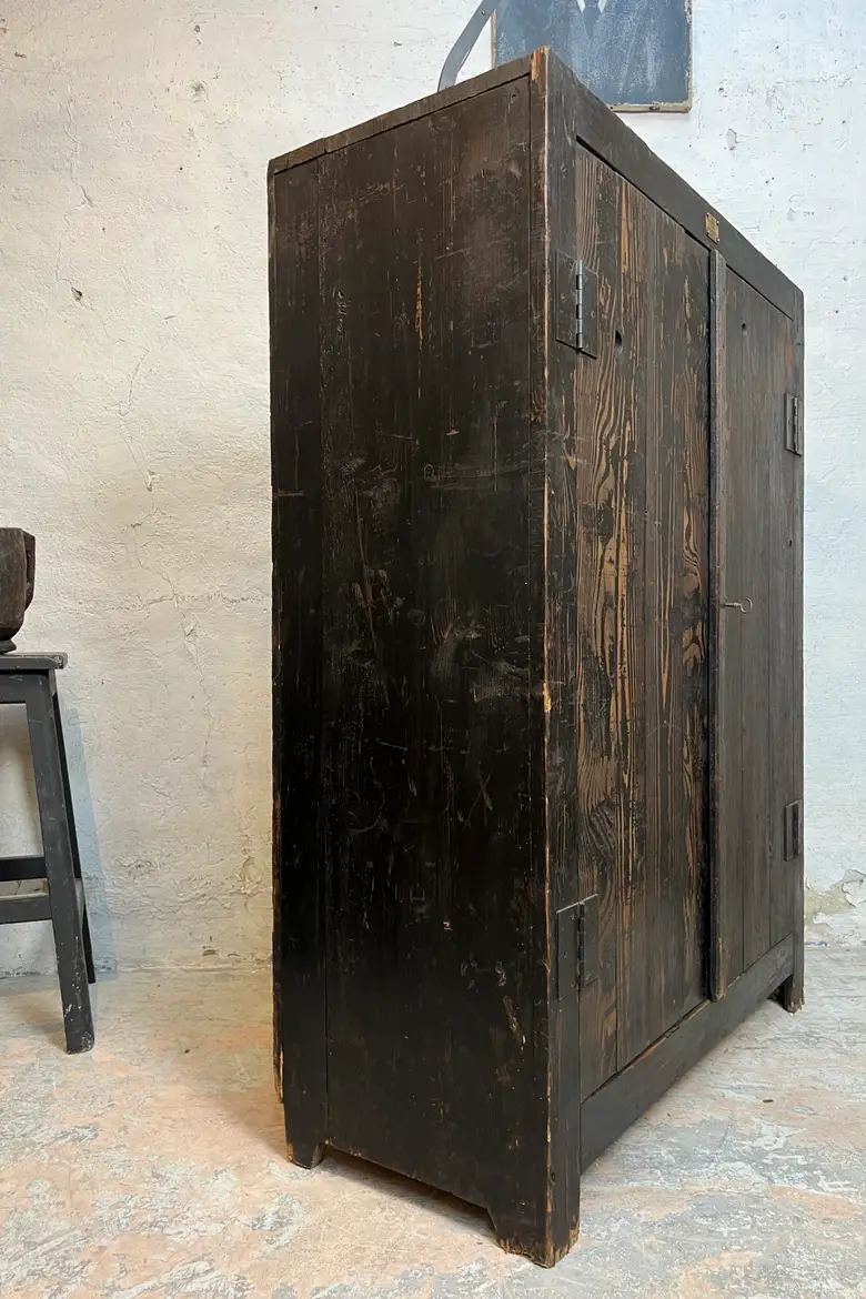 Ancienne armoire Art populaire en sapin – années 1920