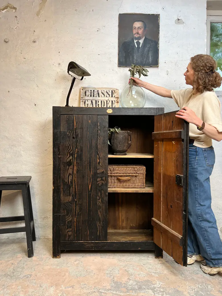 Ancienne armoire Art populaire en sapin – années 1920
