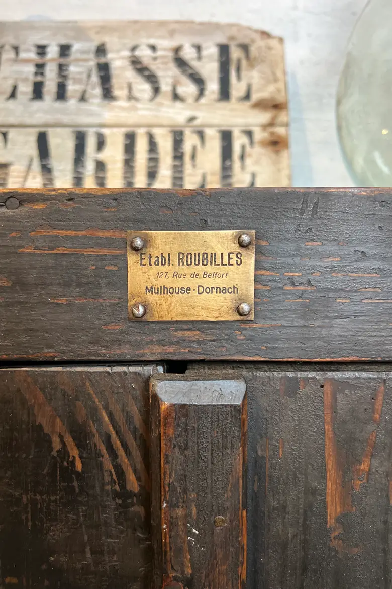 Ancienne armoire Art populaire en sapin – années 1920