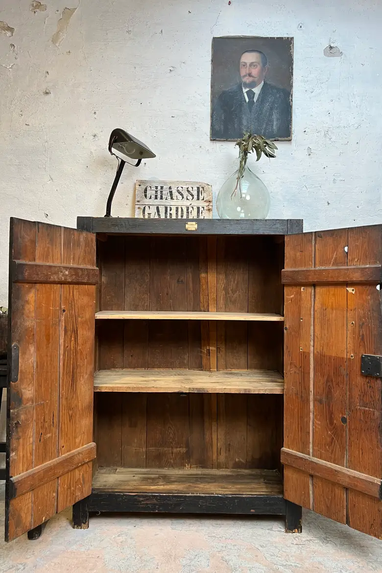 Ancienne armoire Art populaire en sapin – années 1920