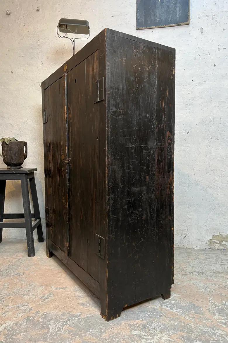 Ancienne armoire Art populaire en sapin – années 1920