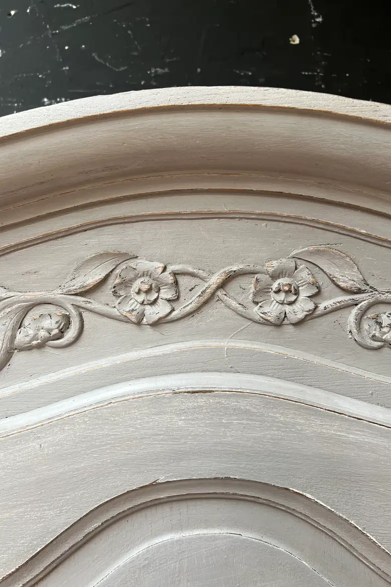 Ancienne armoire bonnetière Années 50