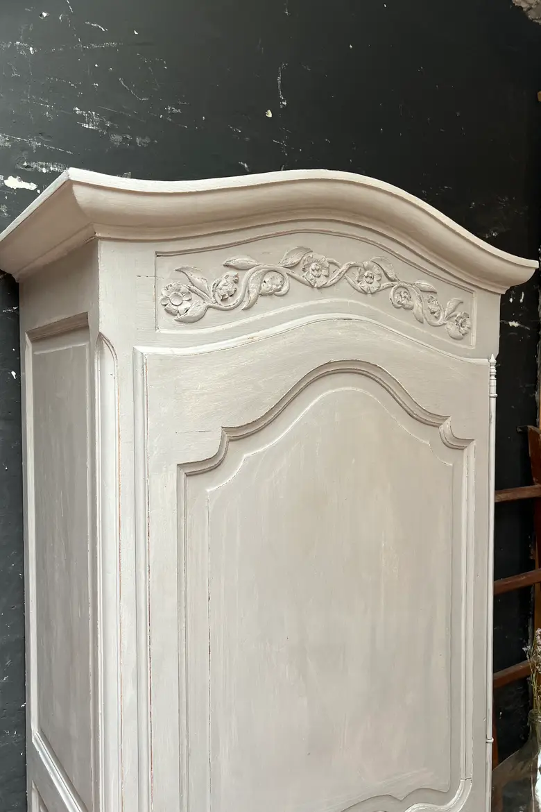 Ancienne armoire bonnetière Années 50