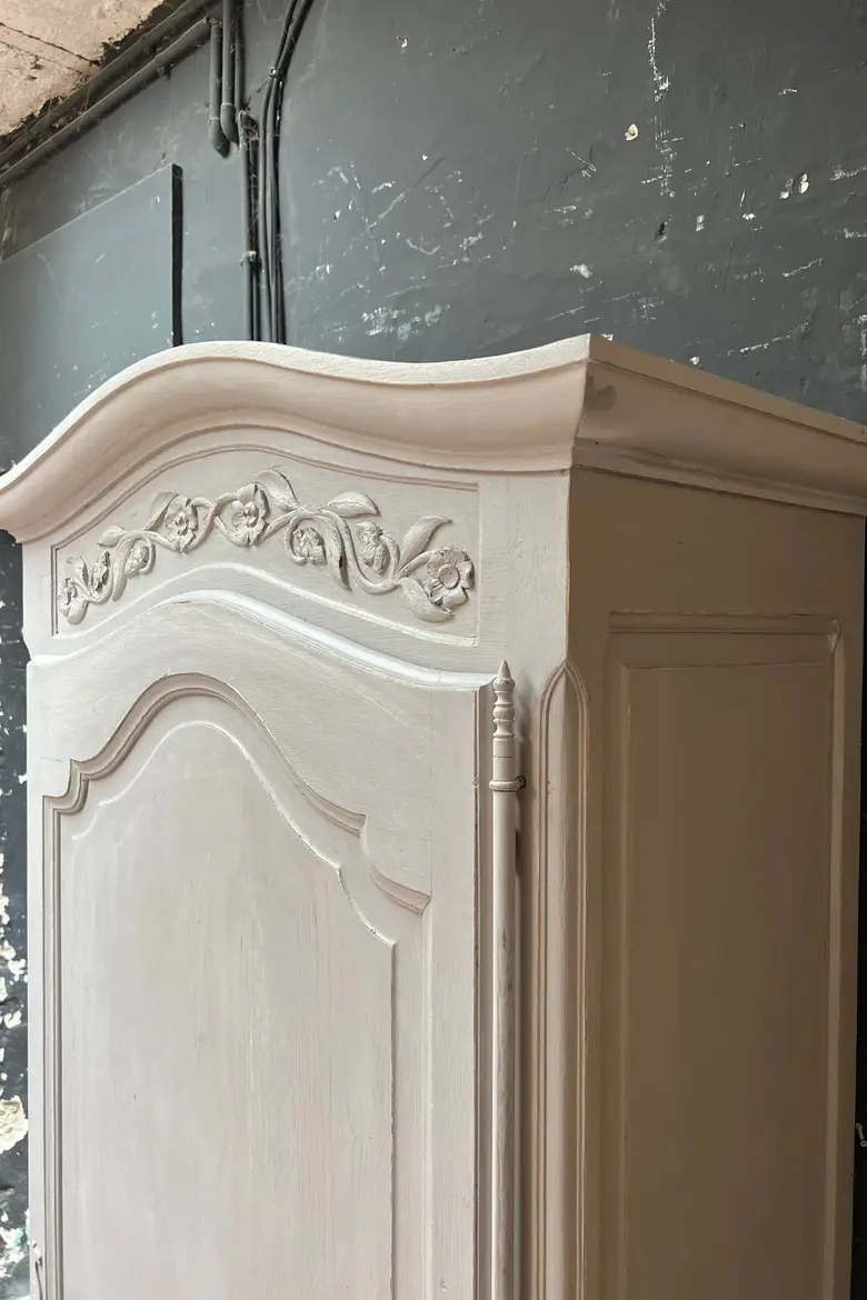 Ancienne armoire bonnetière Années 50