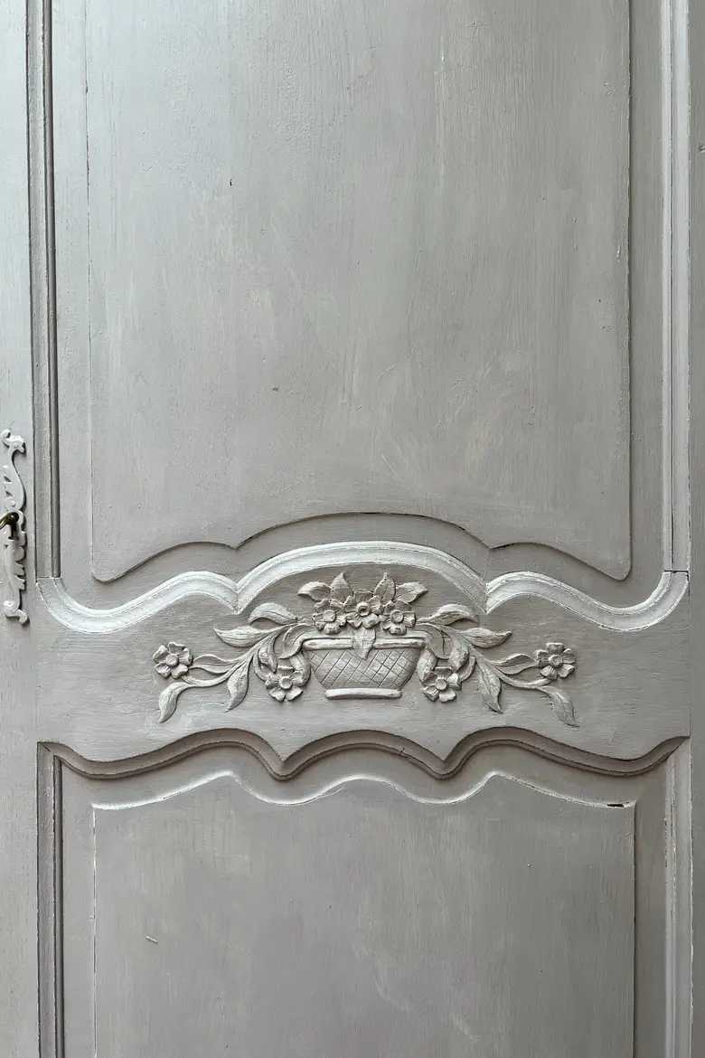 Ancienne armoire bonnetière Années 50