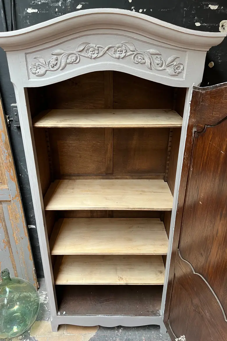 Ancienne armoire bonnetière Années 50