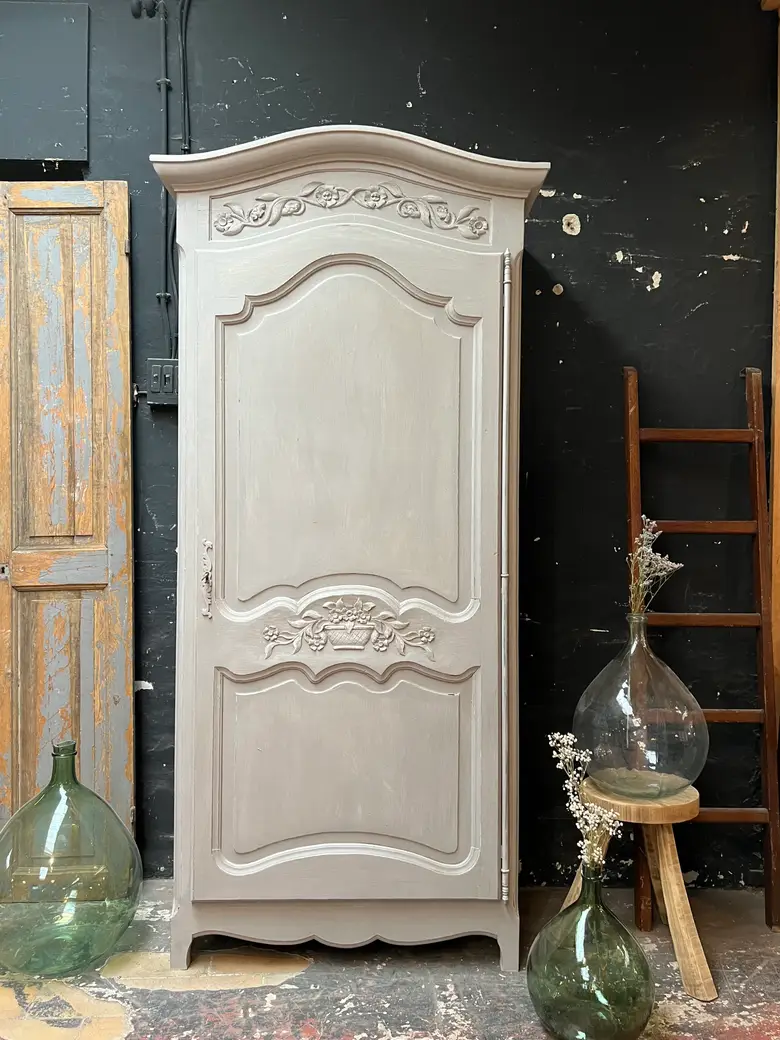 Ancienne armoire bonnetière Années 50