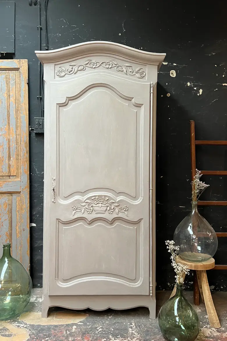 Ancienne armoire bonnetière Années 50