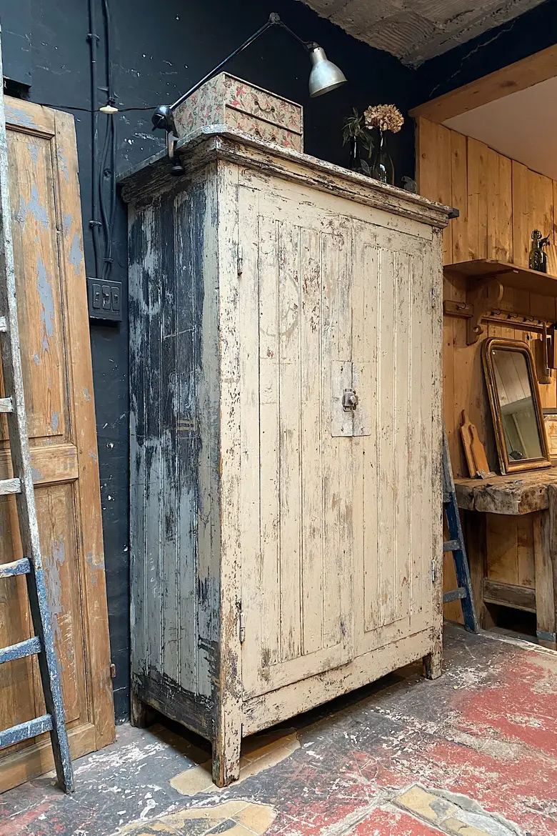 Ancienne armoire d’atelier en bois Début XXème