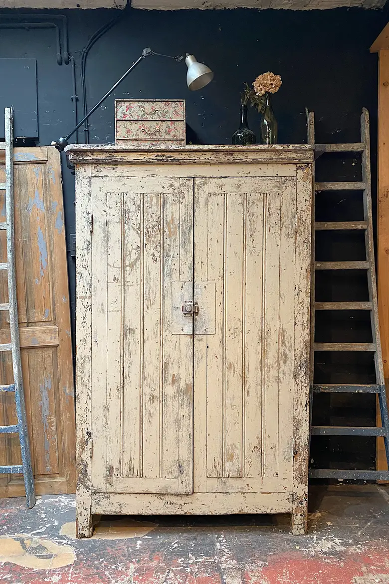 Ancienne armoire d’atelier en bois Début XXème