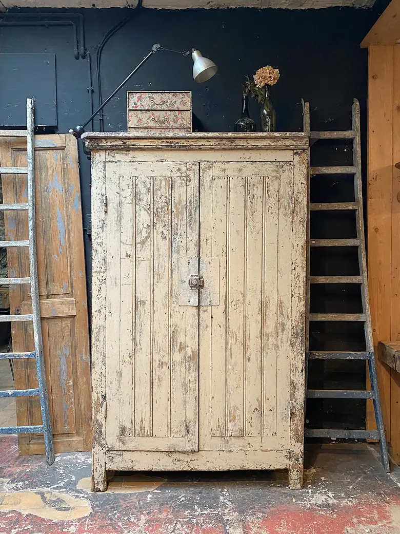 Ancienne armoire d’atelier en bois Début XXème