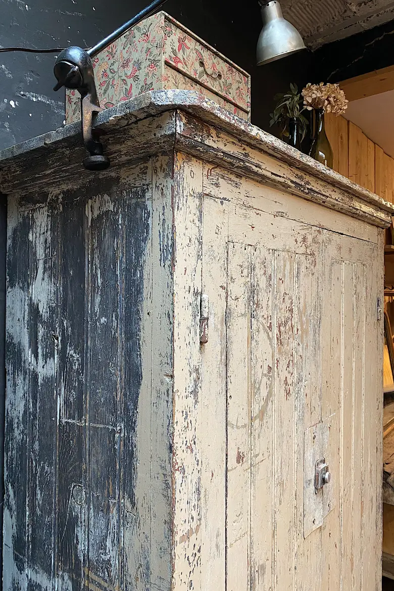 Ancienne armoire d’atelier en bois Début XXème