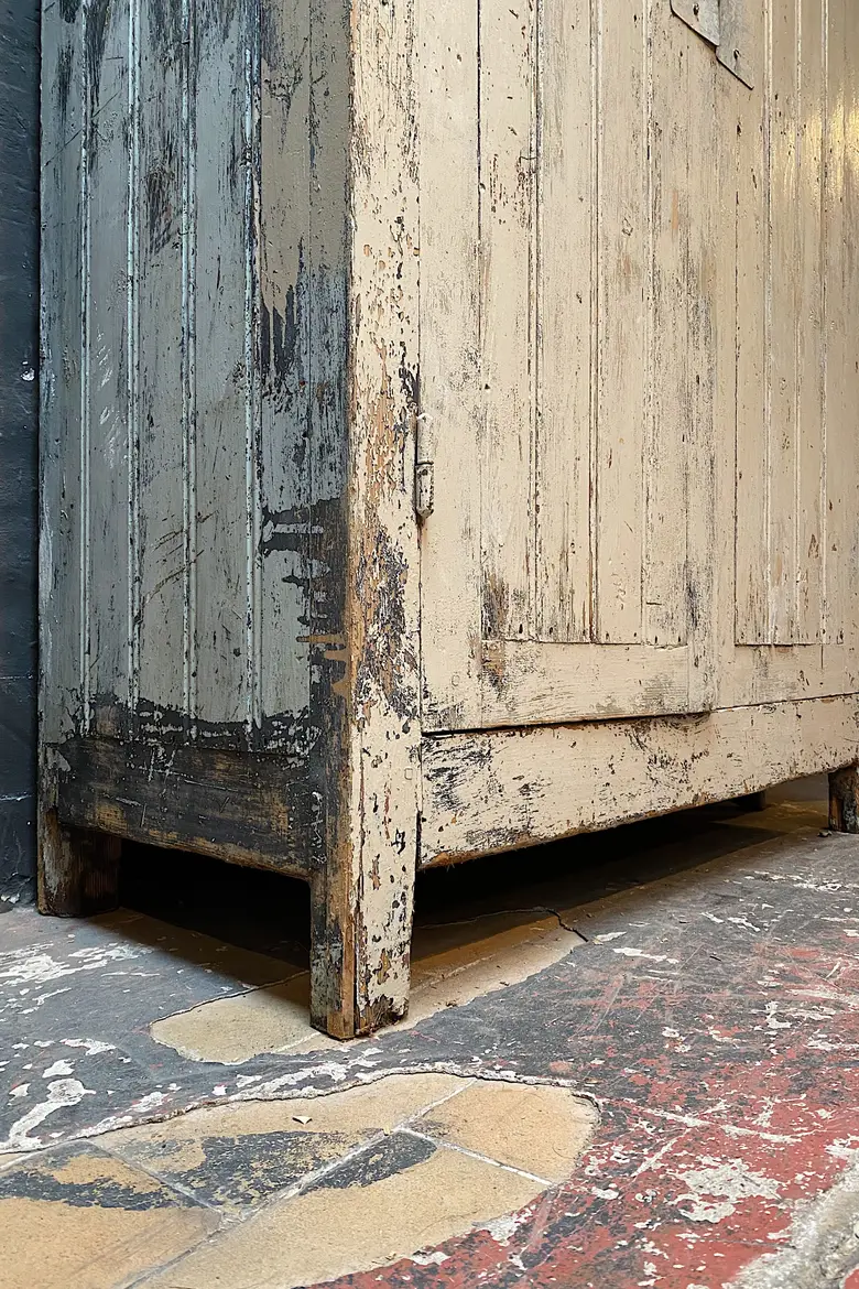 Ancienne armoire d’atelier en bois Début XXème