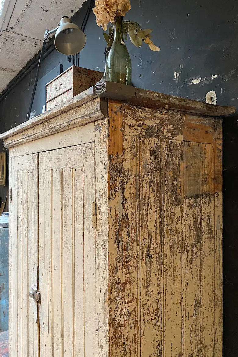 Ancienne armoire d’atelier en bois Début XXème