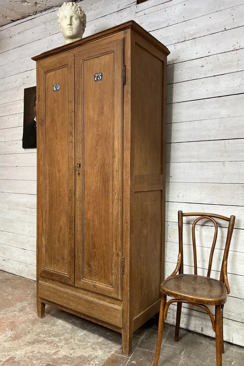 Ancienne armoire en châtaignier