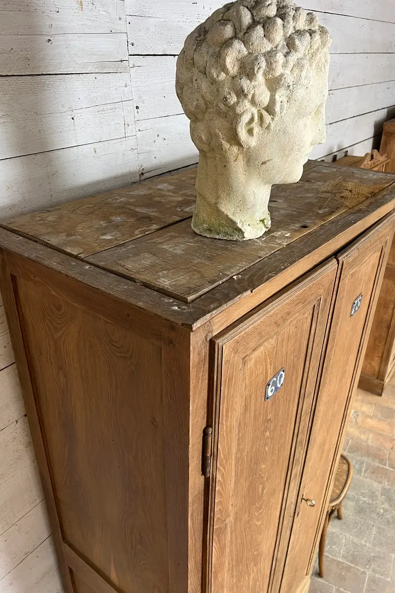 Ancienne armoire en châtaignier