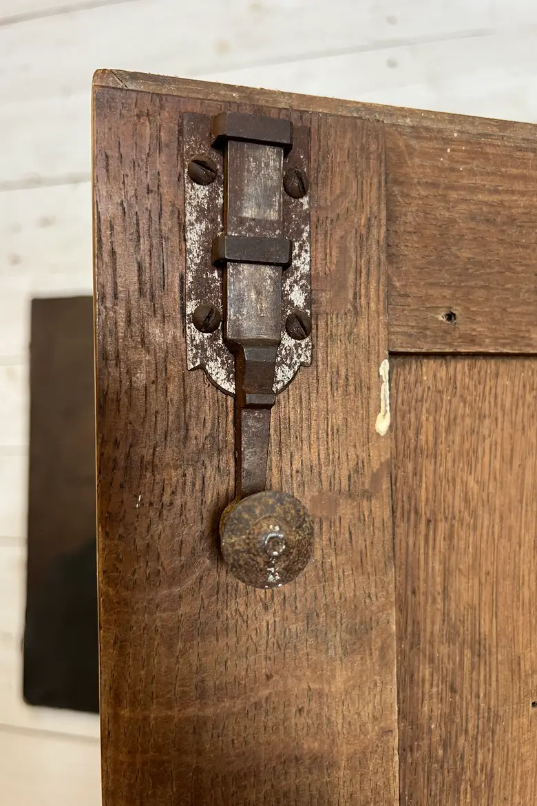 Ancienne armoire en châtaignier