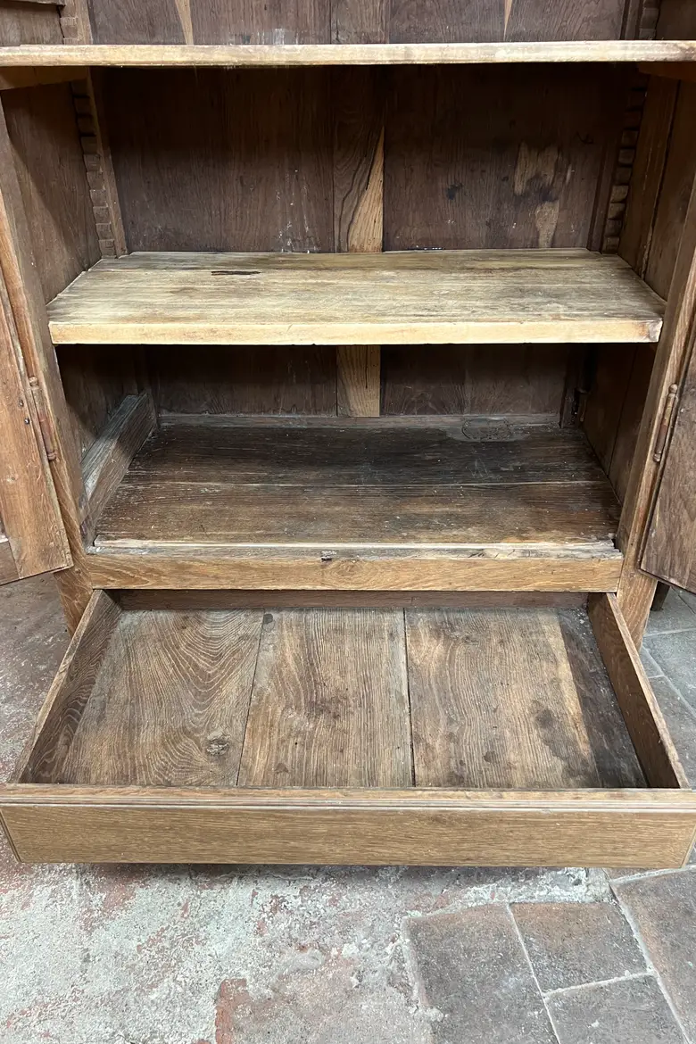 Ancienne armoire en châtaignier