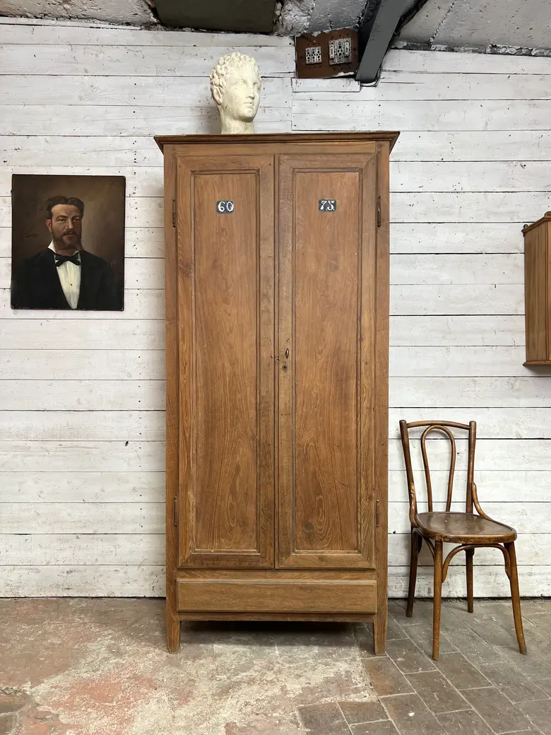 Ancienne armoire en châtaignier