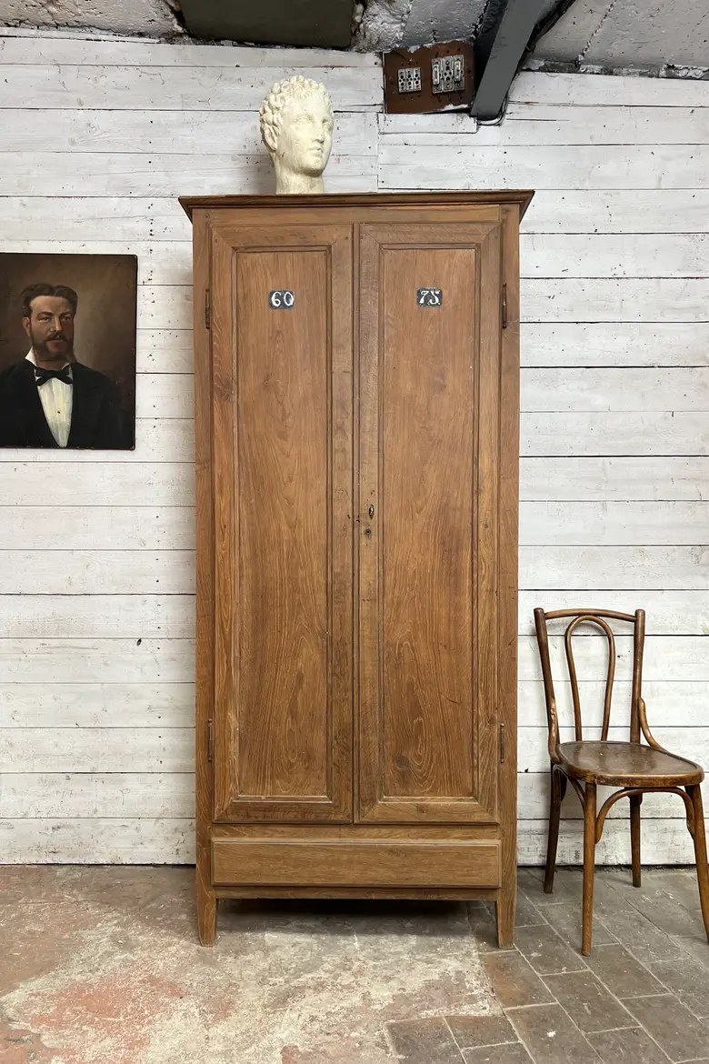 Ancienne armoire en châtaignier
