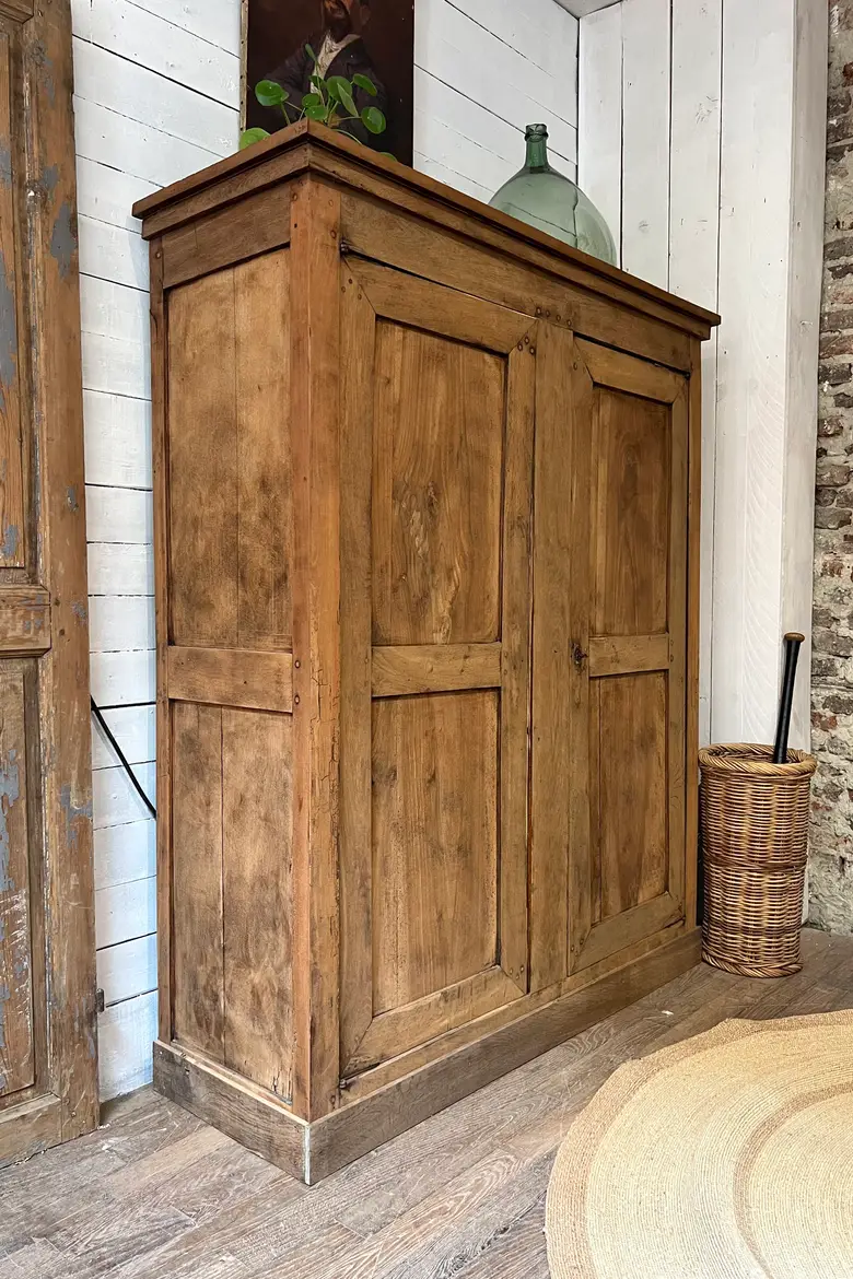Ancienne armoire en noyer Début XXème