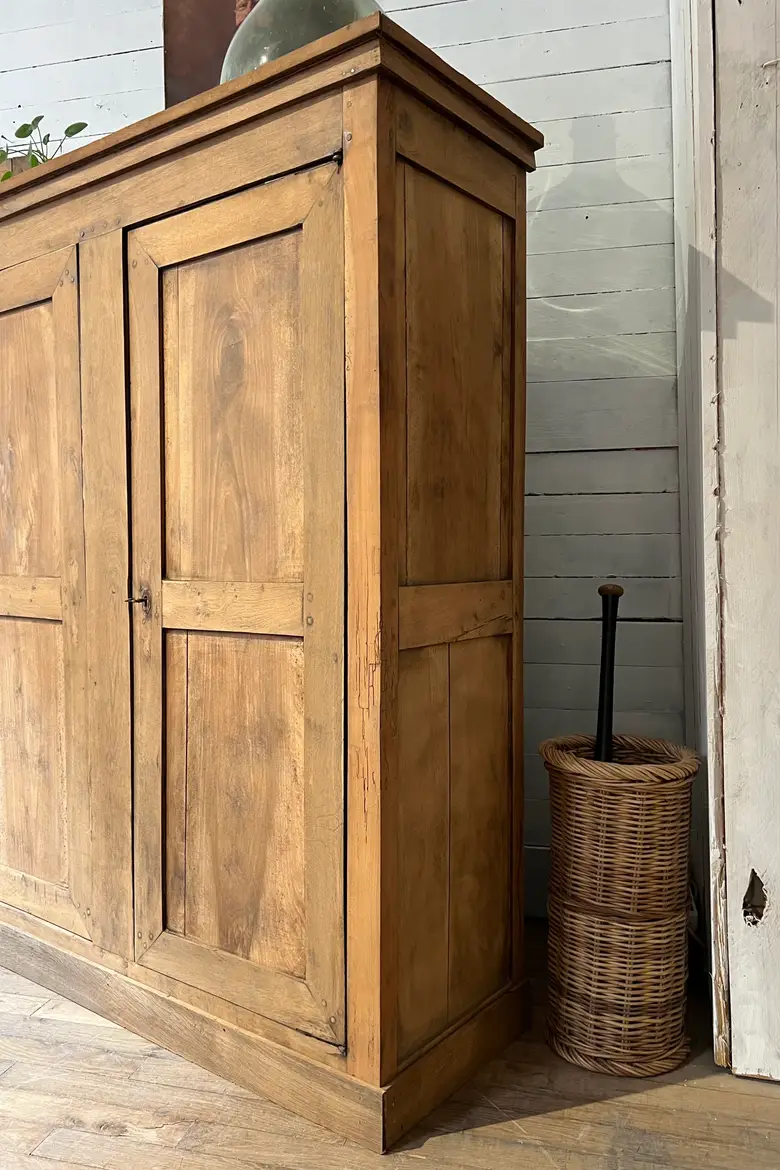 Ancienne armoire en noyer Début XXème