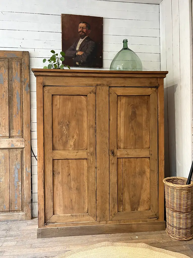 Ancienne armoire en noyer Début XXème