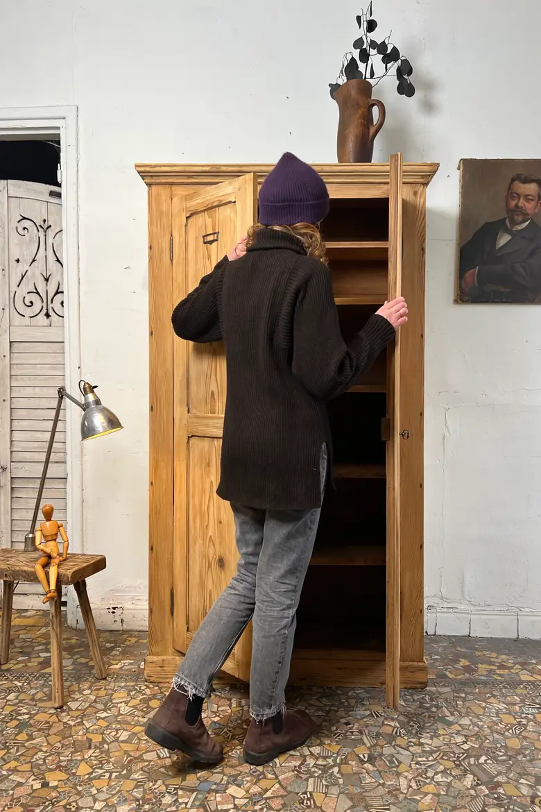 Ancienne armoire en sapin brut