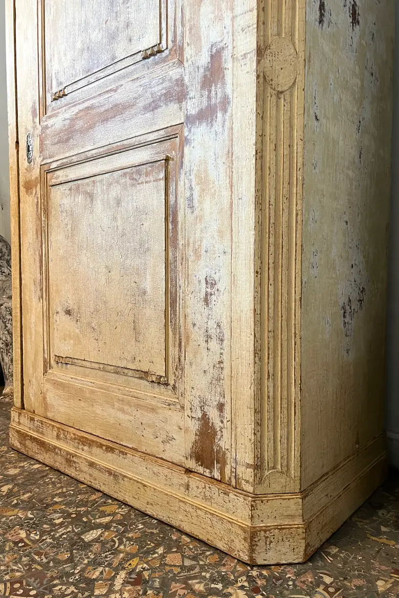 Ancienne armoire patinée