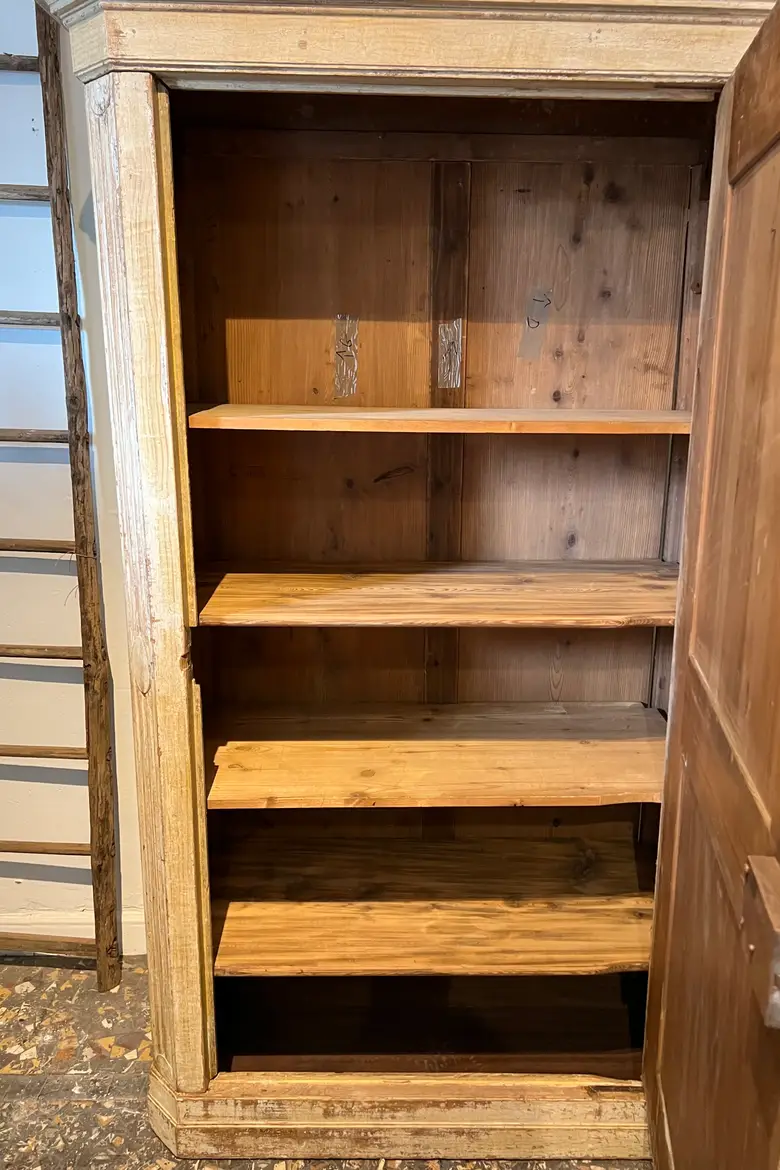 Ancienne armoire patinée
