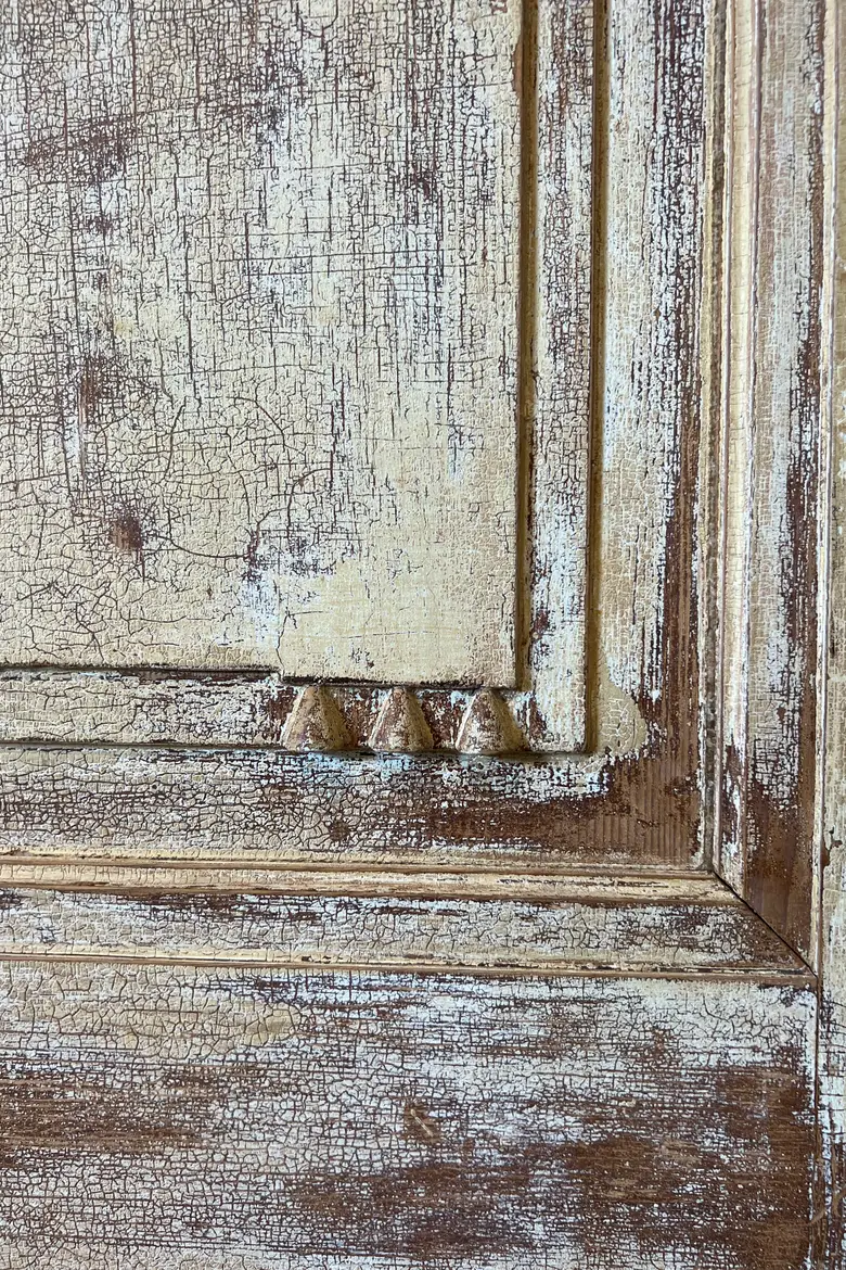 Ancienne armoire patinée