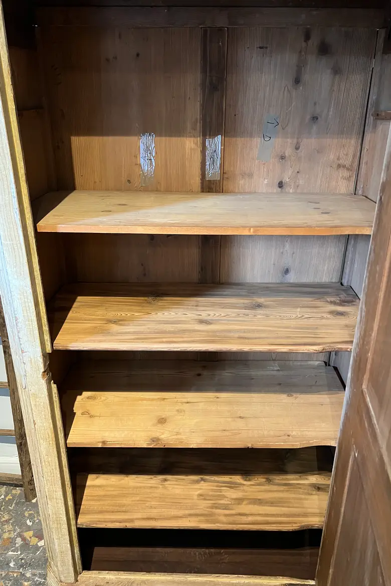 Ancienne armoire patinée
