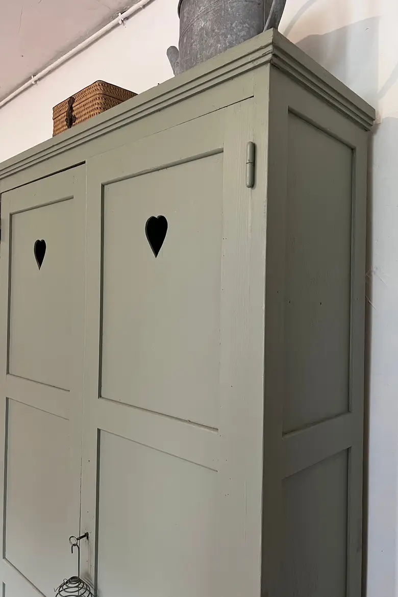 Ancienne armoire peinte 1950