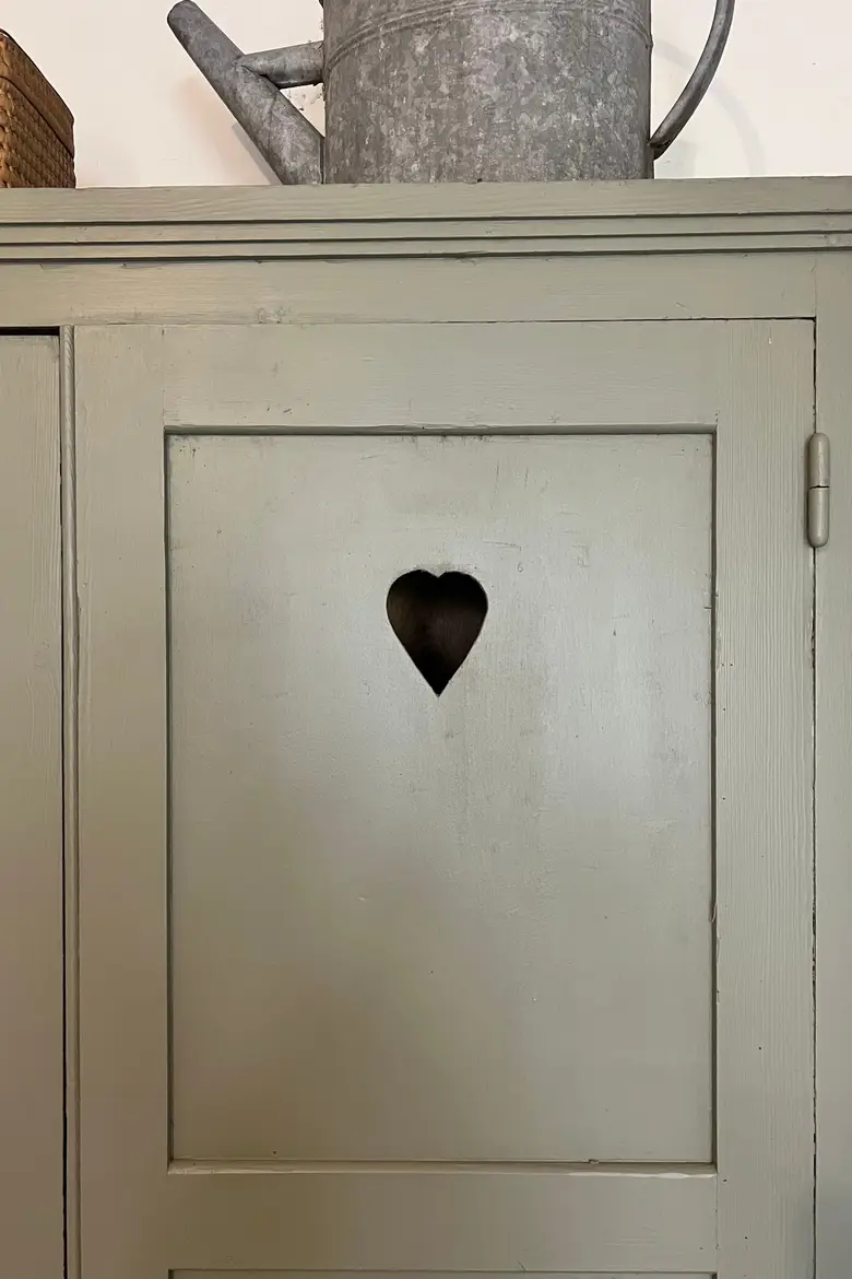 Ancienne armoire peinte 1950