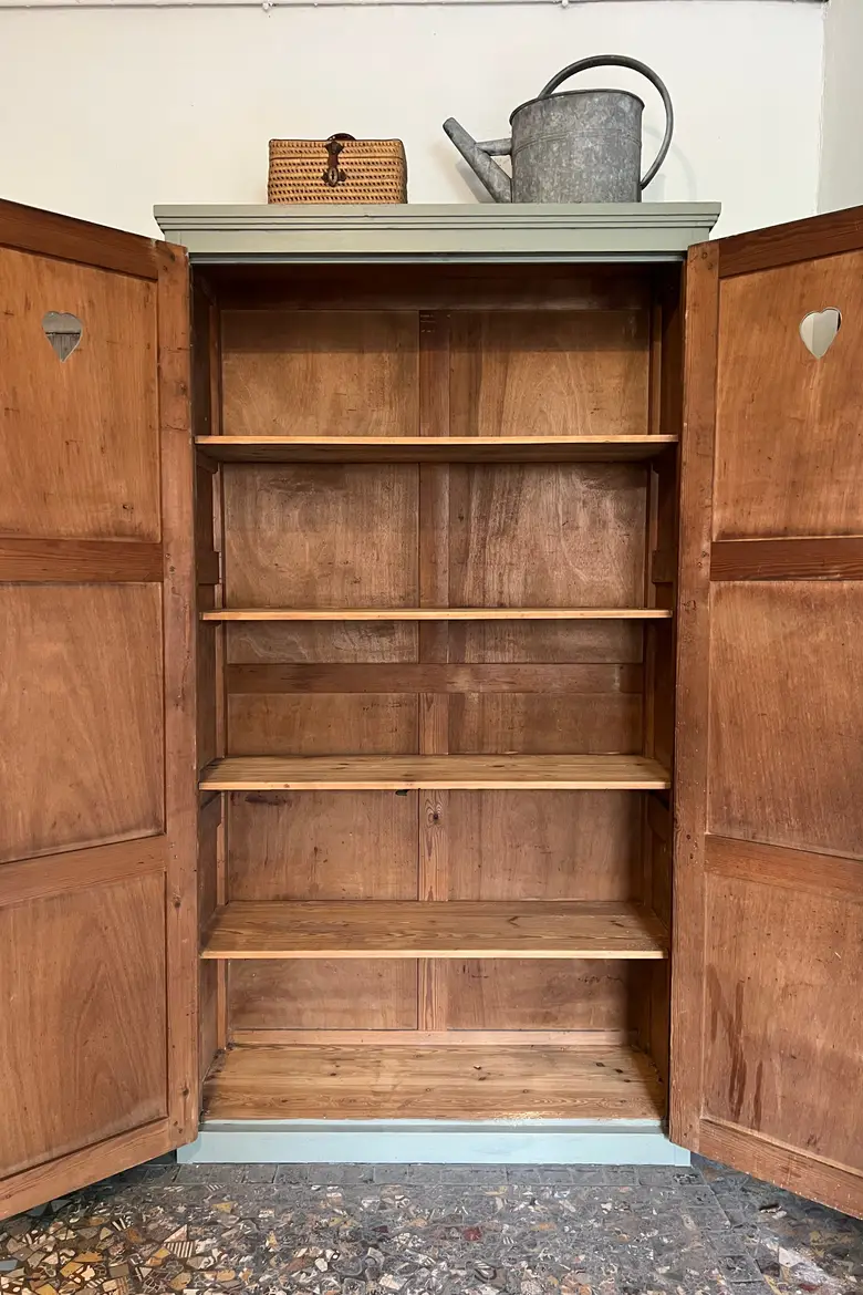 Ancienne armoire peinte 1950