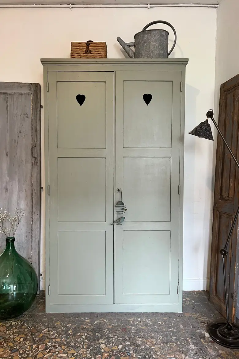 Ancienne armoire peinte 1950