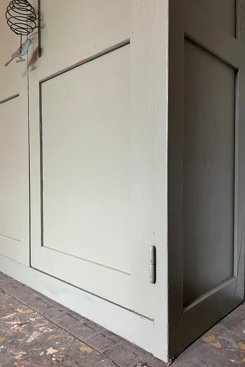 Ancienne armoire peinte 1950