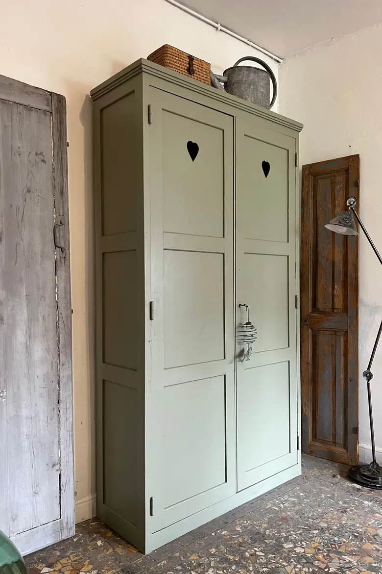 Ancienne armoire peinte 1950