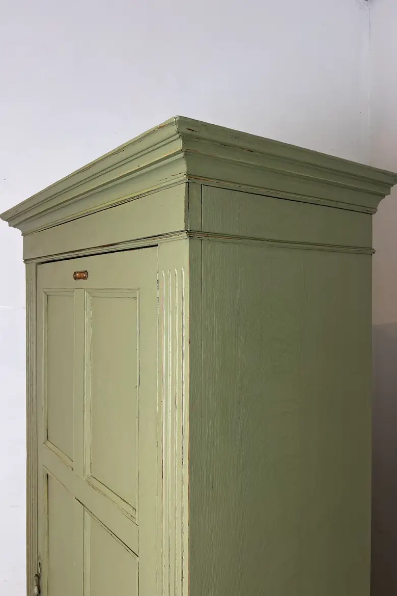 Ancienne armoire peinte