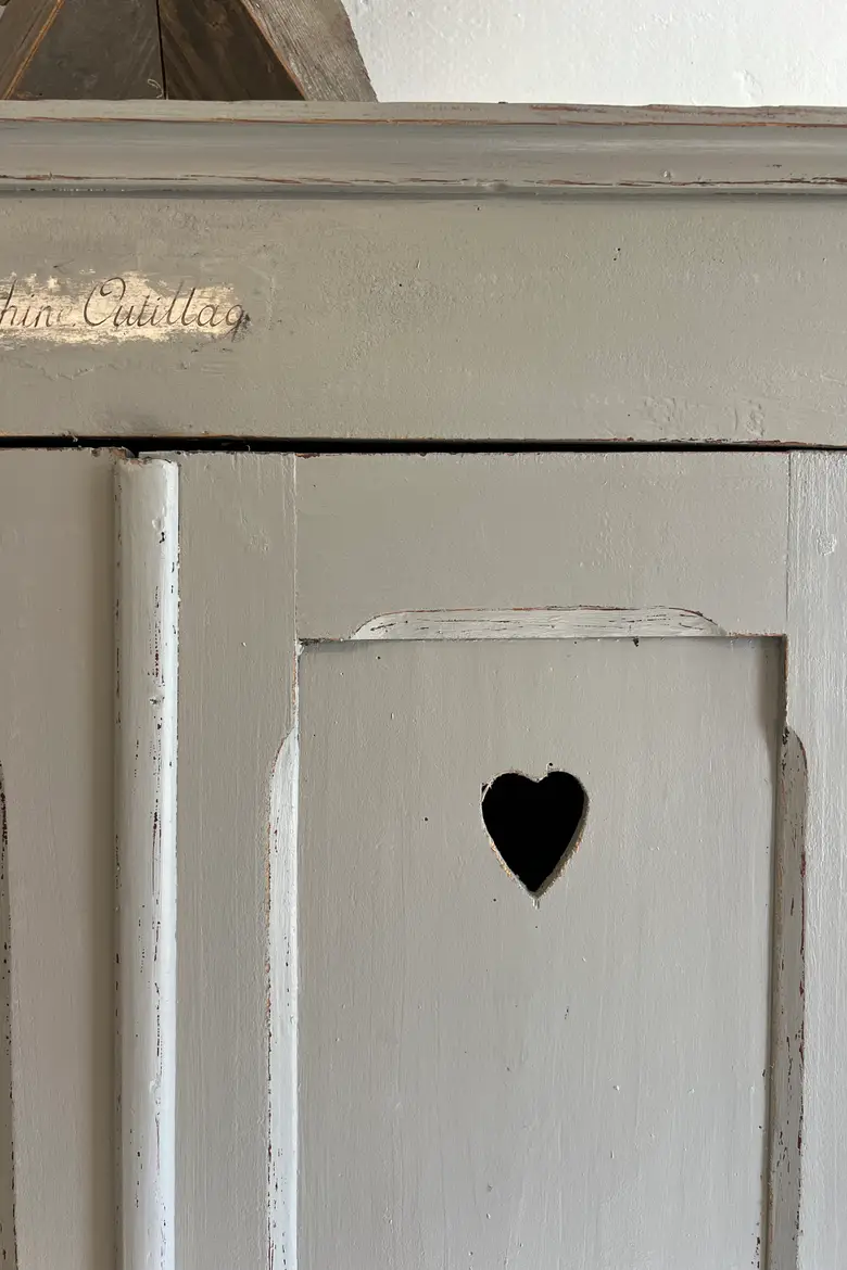 Ancienne armoire peinte en vert