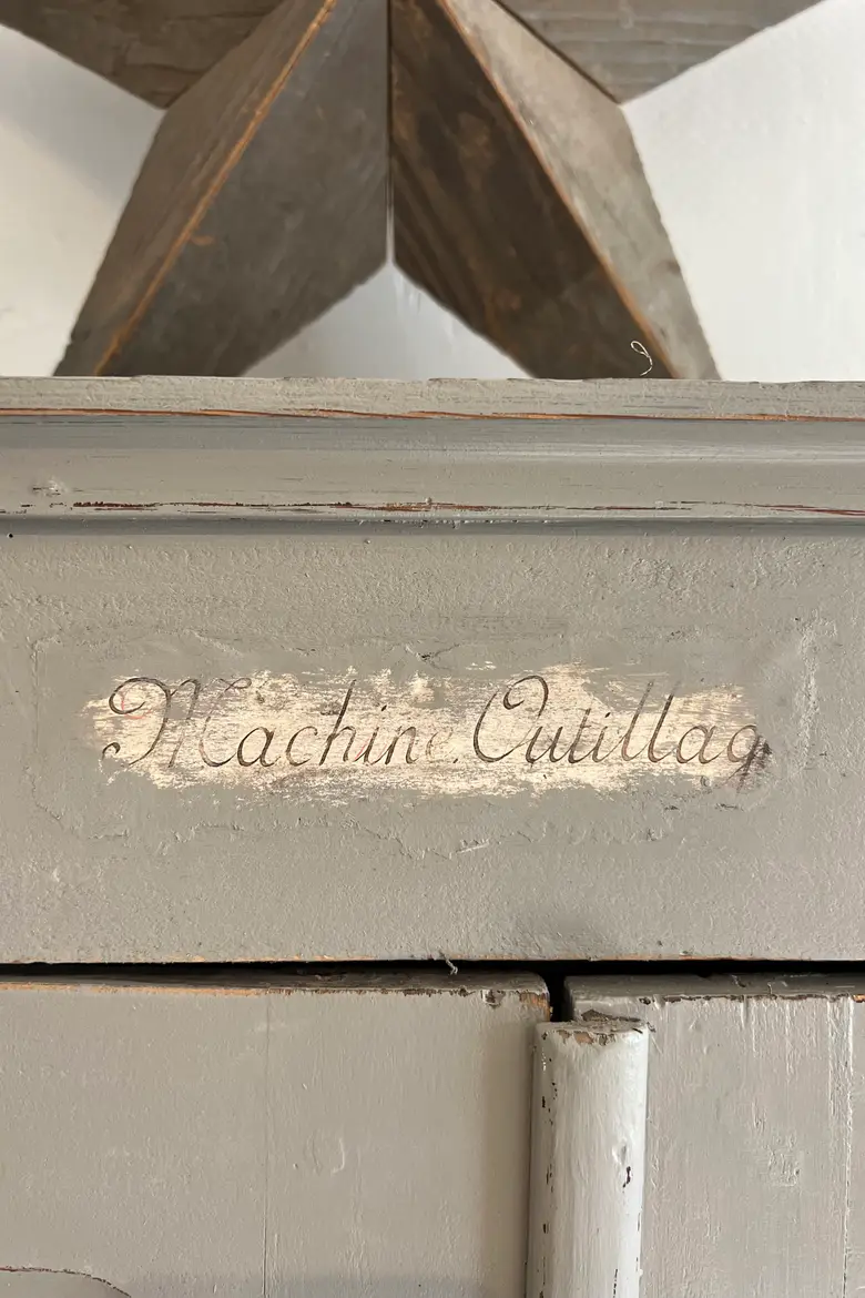 Ancienne armoire peinte en vert