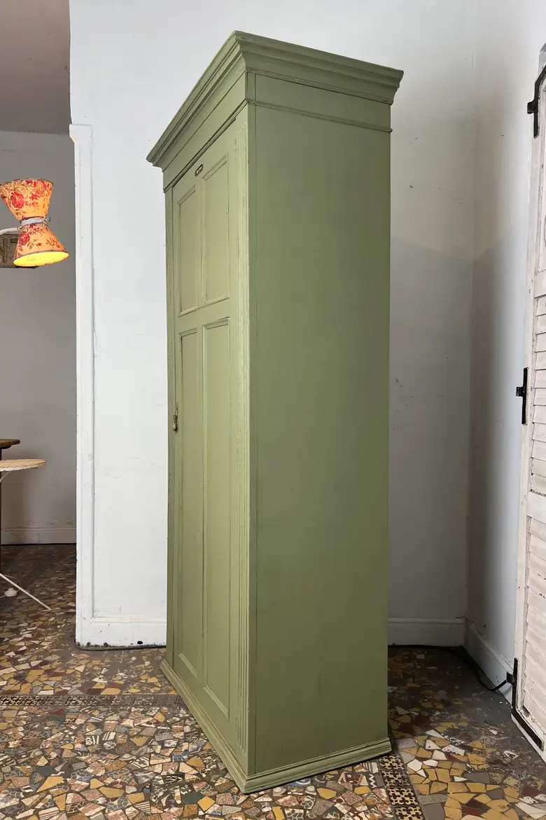 Ancienne armoire peinte