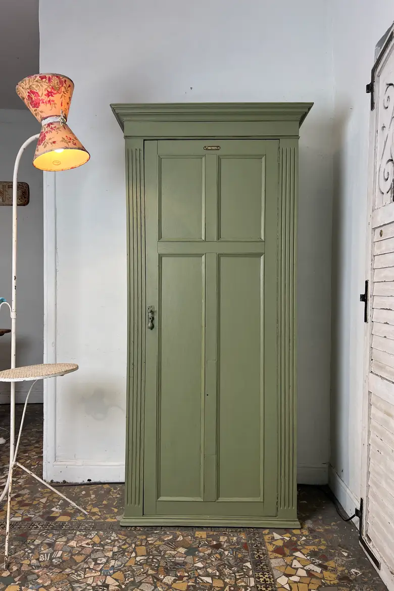 Ancienne armoire peinte
