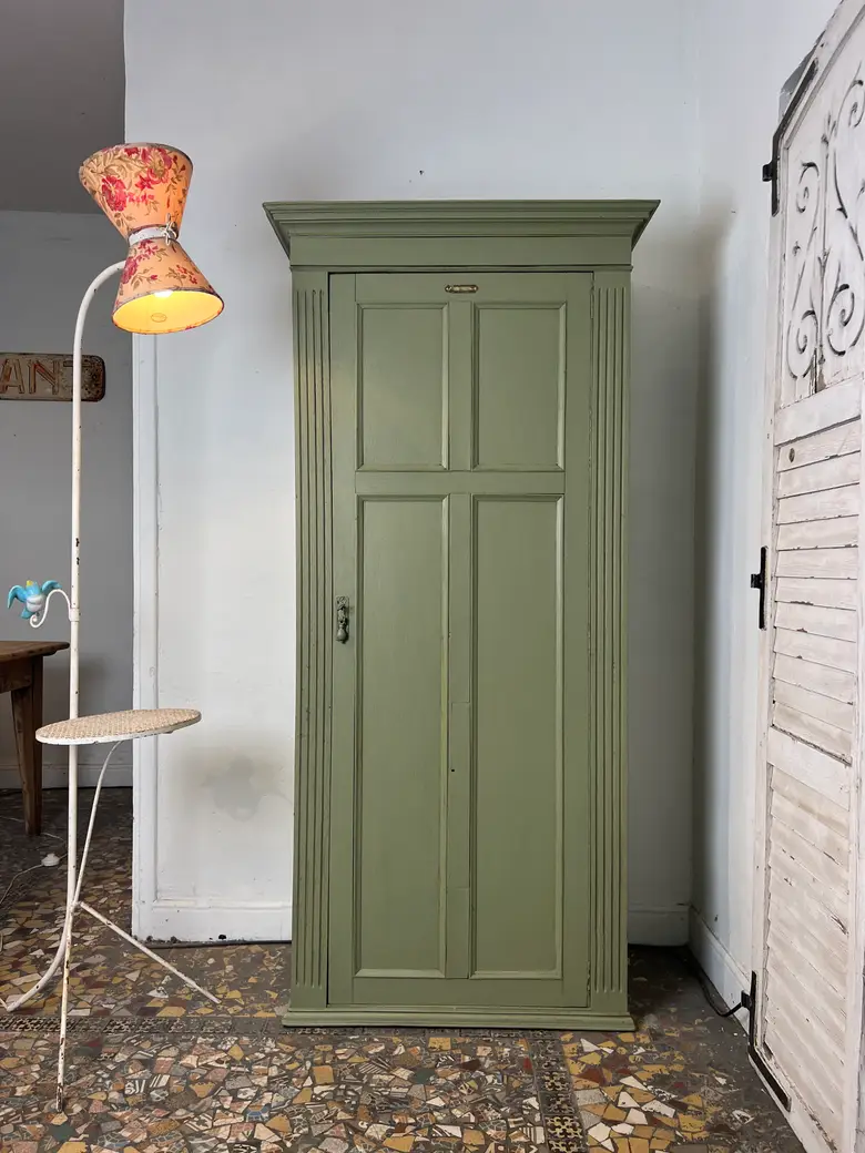 Ancienne armoire peinte