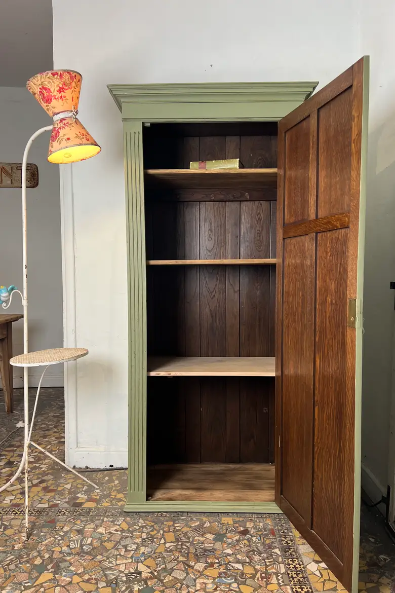 Ancienne armoire peinte