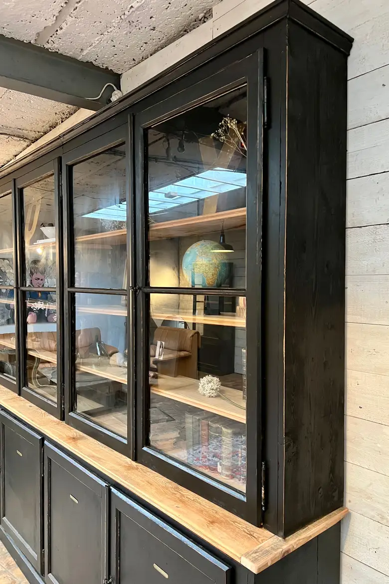 Ancienne bibliothèque d’école en bois Début XXème