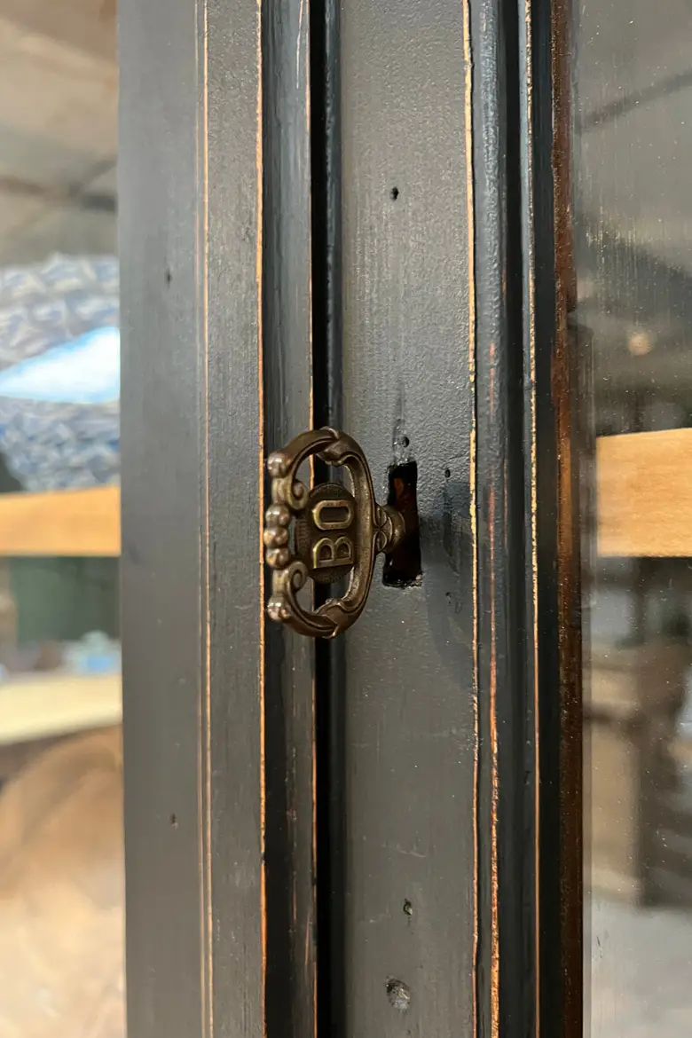 Ancienne bibliothèque d’école en bois Début XXème