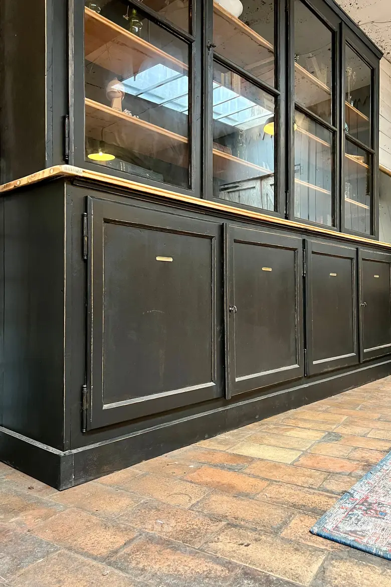Ancienne bibliothèque d’école en bois Début XXème