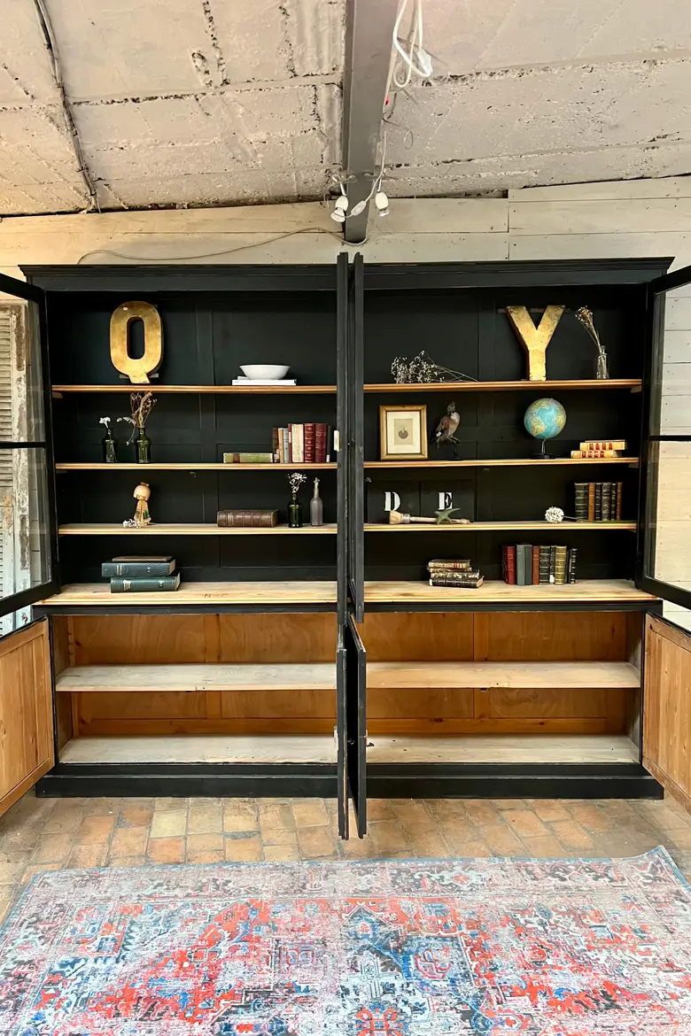 Ancienne bibliothèque d’école en bois Début XXème
